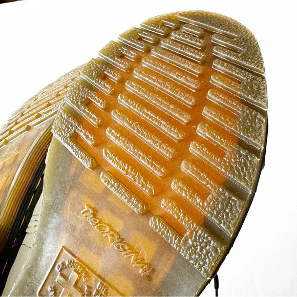 Doc Martens White Leather 11821 Boot 8 Eye AirWair Bouncing Soles Women’s Size 6 - Picture 11 of 15